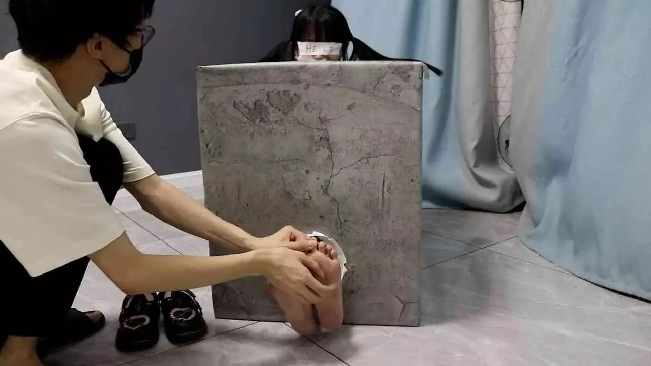 【咕精品0613】幻想实验室2-奇怪的兼职2-茶茶壁足 2.webp