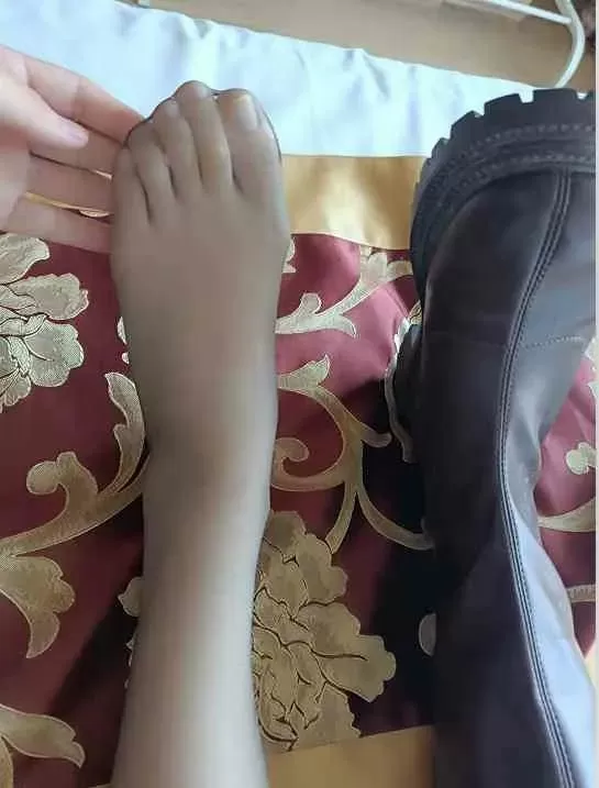 小k约现灰丝长筒靴小姐姐 4.webp