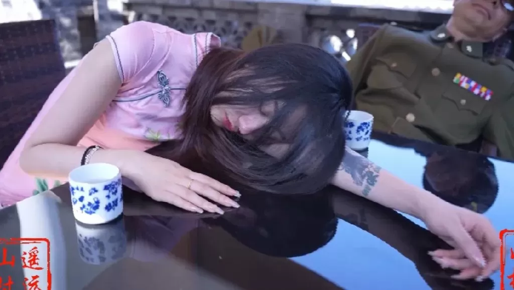 《破零行动1》-女军统被特务团灭，对长官逼供，TK镜头不少 (2).webp