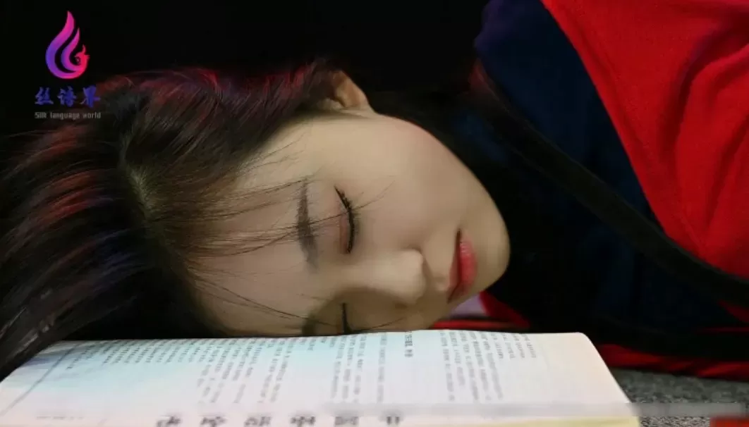 SIYUJIE丝语界 《濒临底线》 尔尔 (1).webp