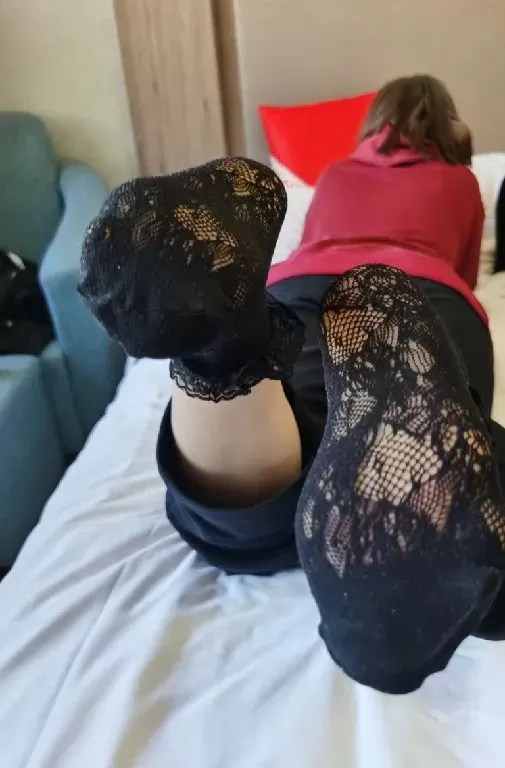 【网友原创】约来超可爱的妹妹拍摄把玩她的白嫩的胖脚丫  (4).webp