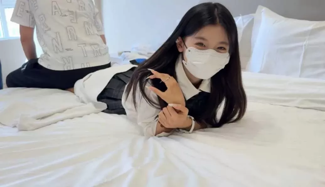 超级漂亮的专业模特琳琳被tk嫩脚 (2).webp