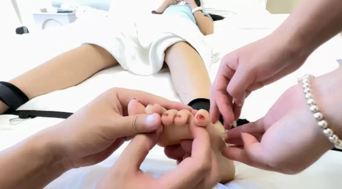 漂亮模特琳琳-脚趾缝怕痒TK (5).webp