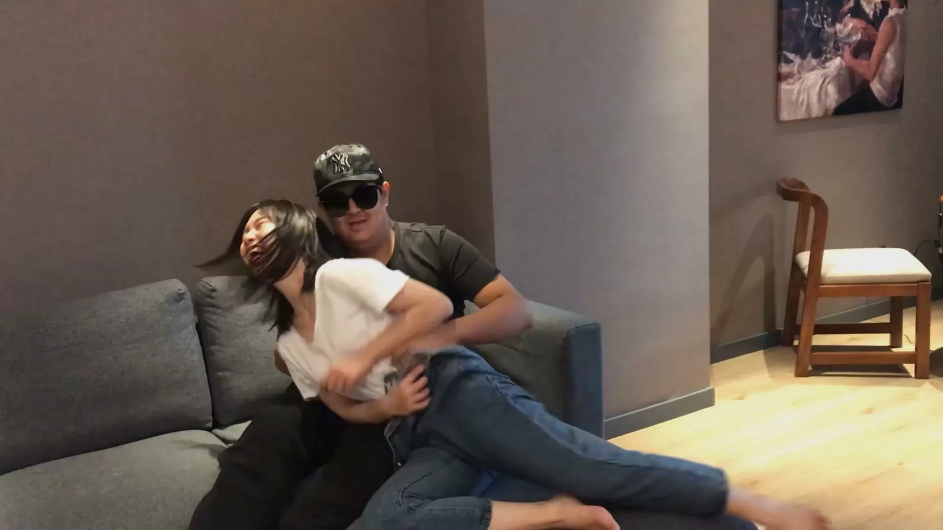 【重磅精品】三条-PP原创-微剧情-招来三个学妹挠棉袜嫩脚丫 纯tk高清推荐.mp4_2025121.webp