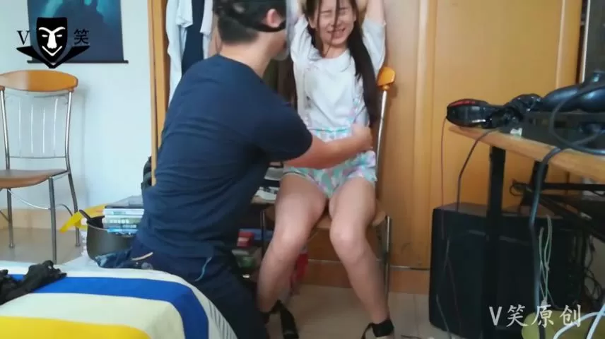 V笑原创 中学生-018 美术生姐妹TK.mp4_20251214_213200319.webp