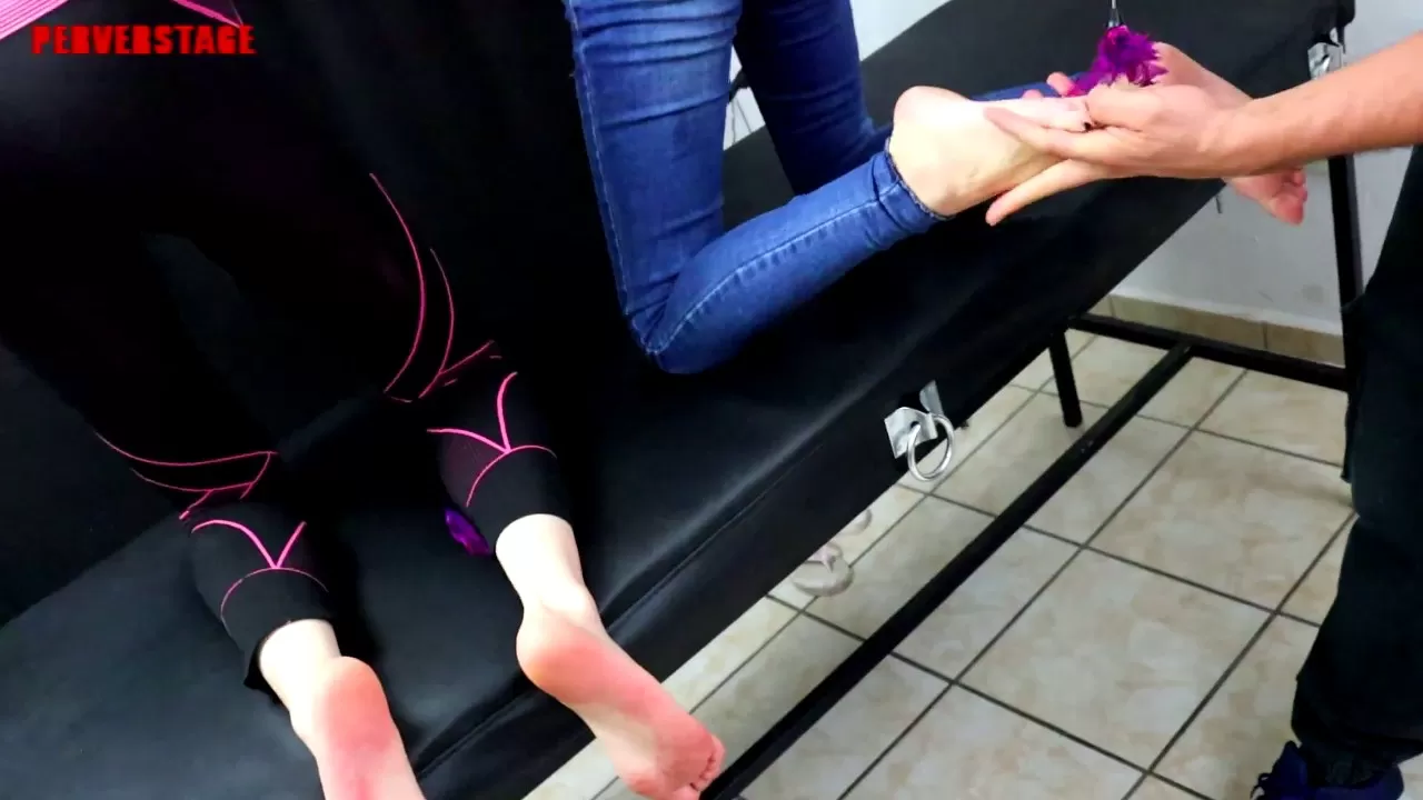 Perverstage – 2 barefoot and ticklish girls8.webp