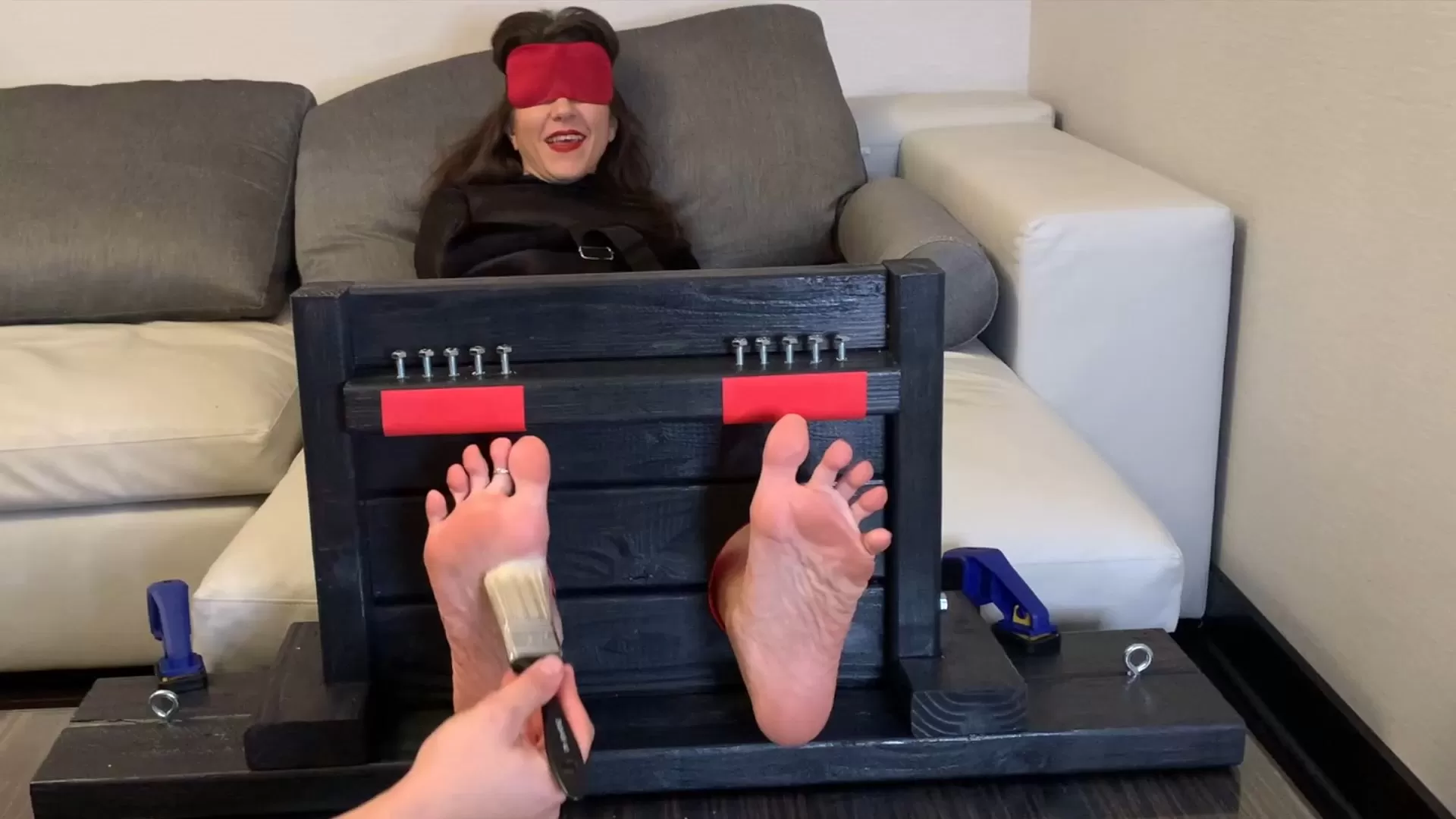 TheDevilsFootstool – Morgana Wrapped and Tickled.mp4_snapshot_01.40.100.webp